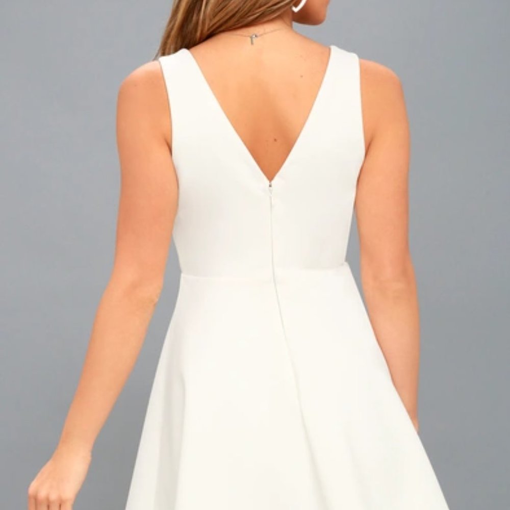 LULU'S Women's NWT white Take The Plunge deep v-neck skater dress - S - Picture 3 of 14